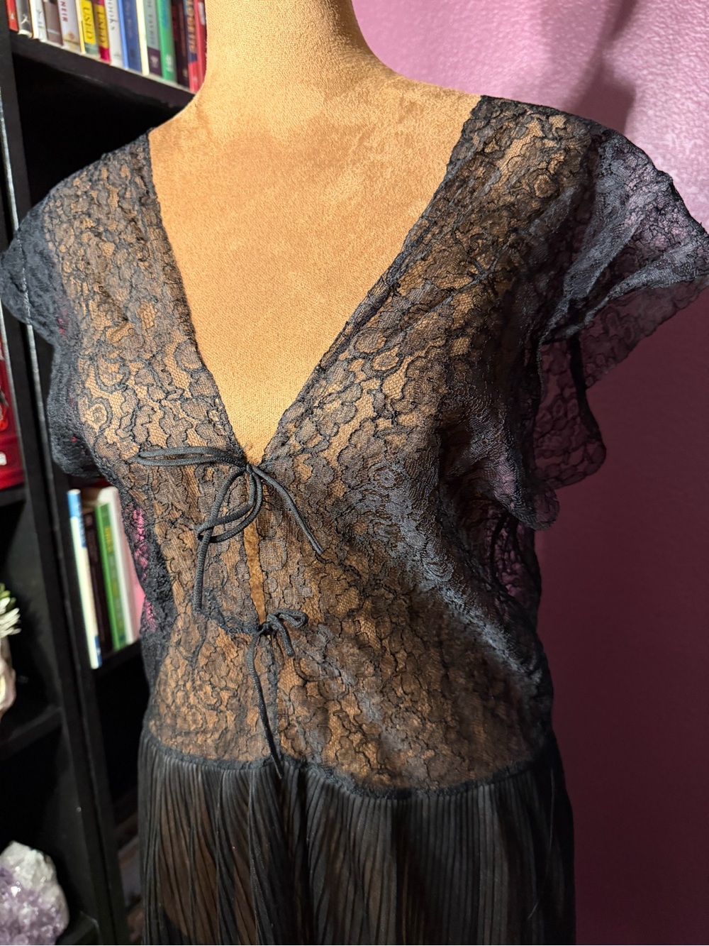 Mid-century vintage Sheer Lace Tie-Front Nightdress - Black